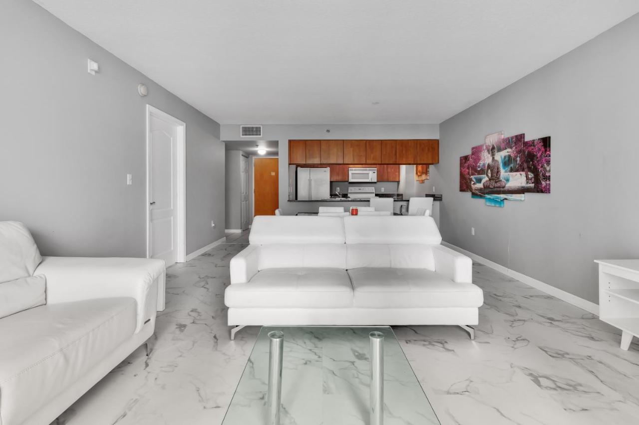 The Club At Brickell Bay Luxury Suites Маямі Екстер'єр фото