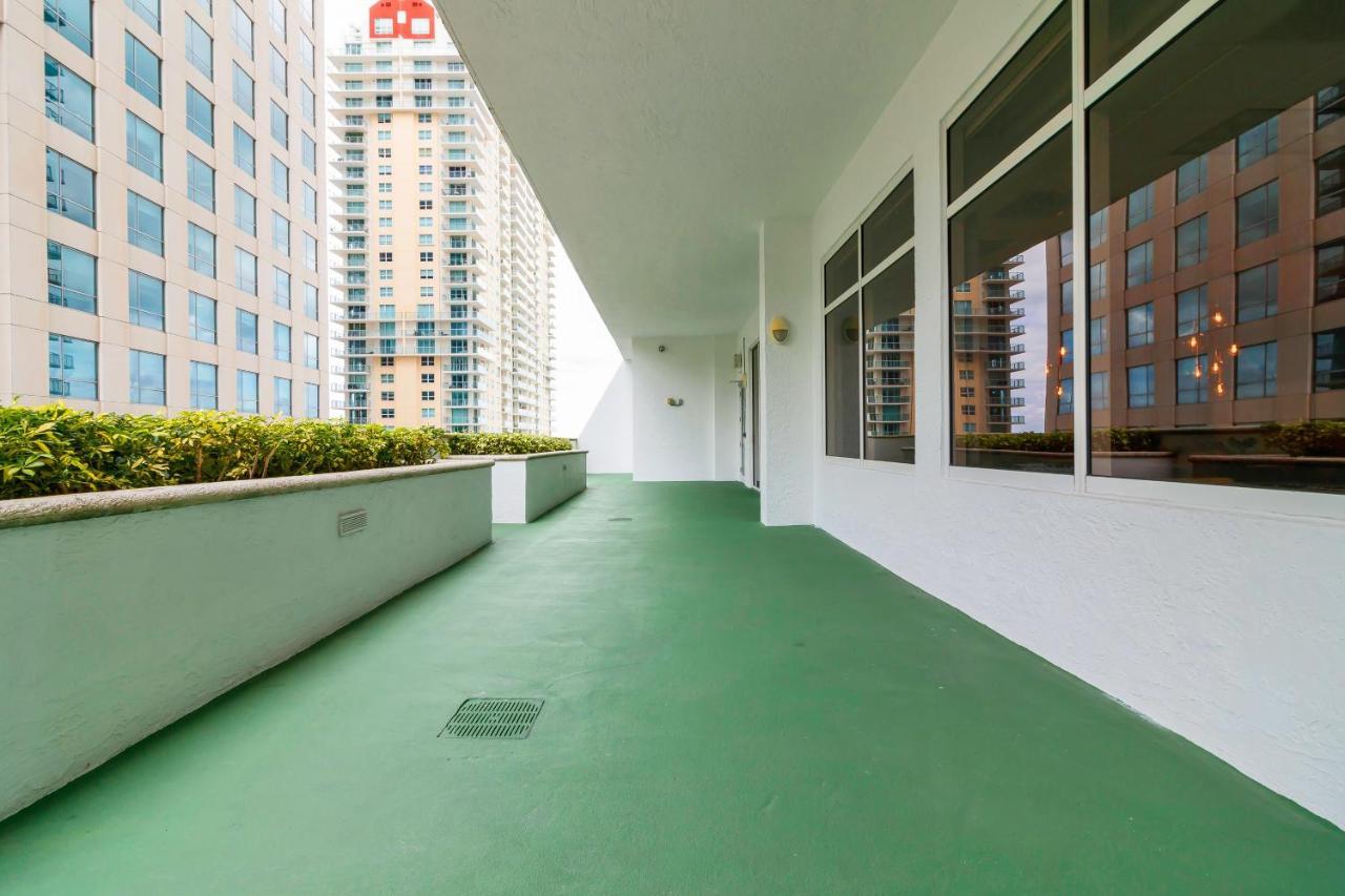 The Club At Brickell Bay Luxury Suites Маямі Екстер'єр фото