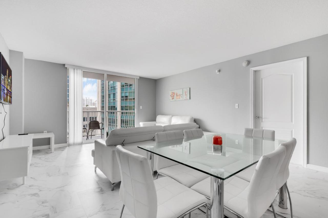 The Club At Brickell Bay Luxury Suites Маямі Екстер'єр фото