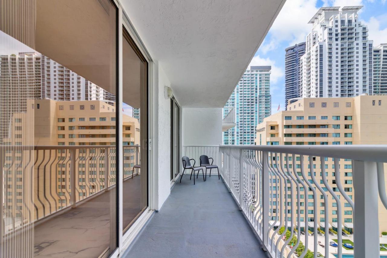 The Club At Brickell Bay Luxury Suites Маямі Екстер'єр фото