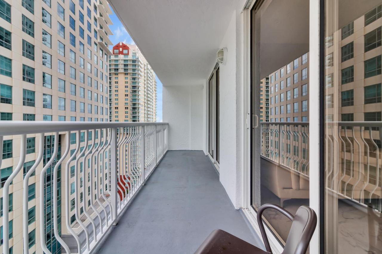 The Club At Brickell Bay Luxury Suites Маямі Екстер'єр фото